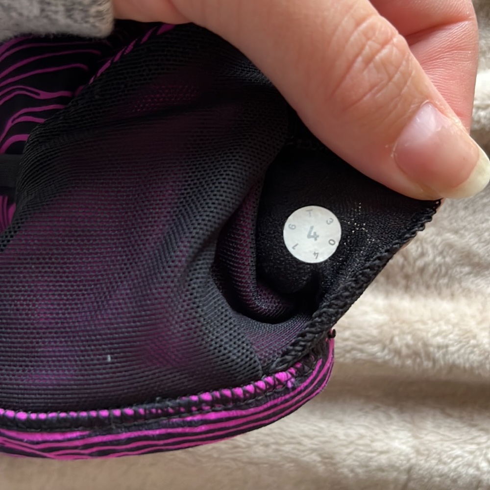 Free to be Lululemon sports bra size 4 - Picture 11 of 11